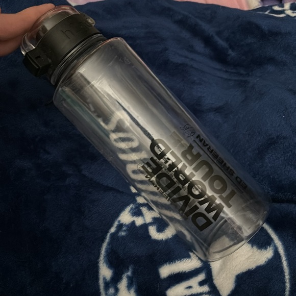 Ed Sheeran 2018 Divide Tour Reusable clear water bottle 28 fluid ounces BPA free - Picture 5 of 5